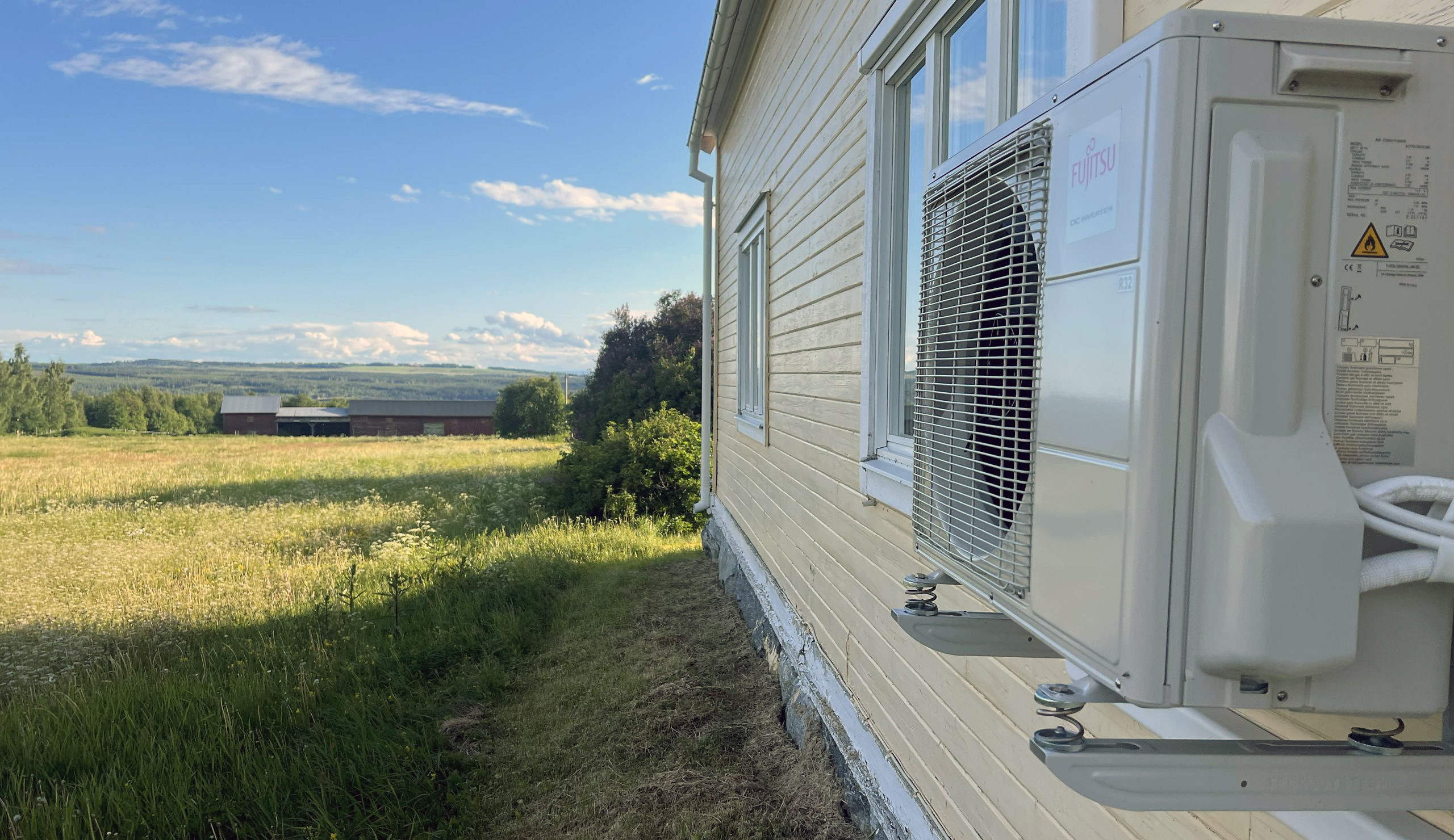 Luftvärmepump på husvägg